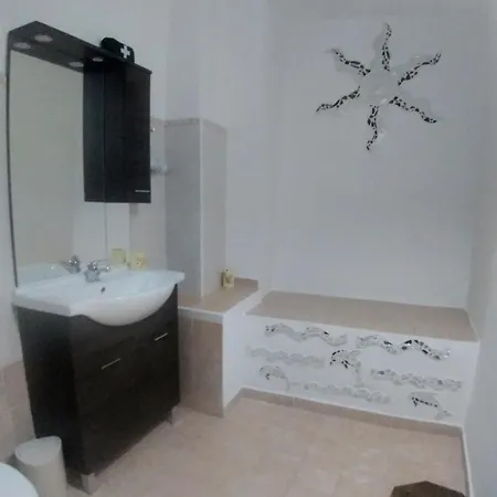 La Casa Del Nespolo Tranquillo Vicino Stazione Lejlighed *